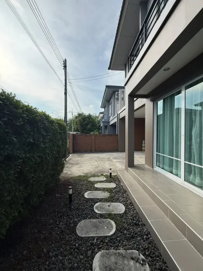 Villa Renovada de 3 Habitaciones en Alquiler en The Plant Thalang