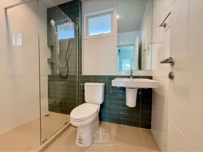 4-Bedroom 3-Bathroom Corner Villa for Rent in Koh Kaew