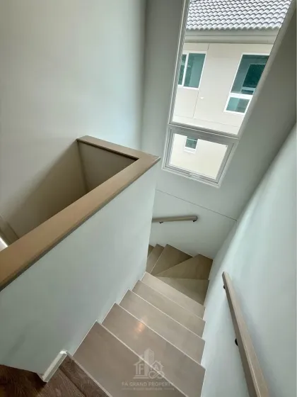 4-Bedroom 3-Bathroom Corner Villa for Rent in Koh Kaew