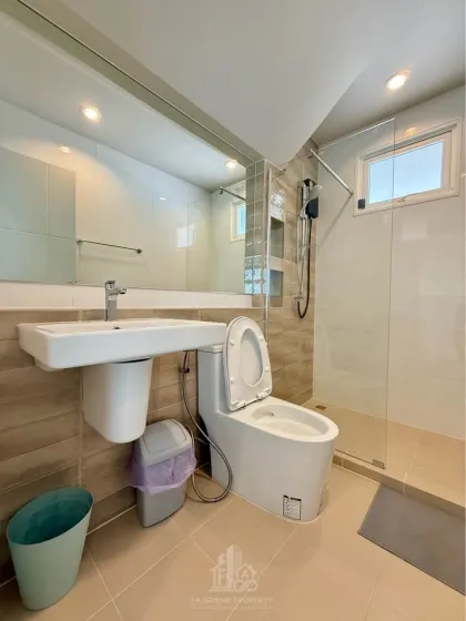 4-Bedroom 3-Bathroom Corner Villa for Rent in Koh Kaew