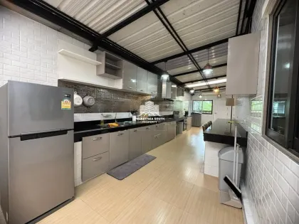 Villa de Lujo con 3 Dormitorios y Jardín en Alquiler en Kathu