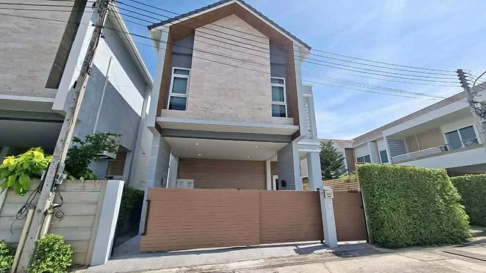 3 Bedroom 3 Bathroom Villa with Private Pool for Rent in Chalong