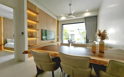Moderna villa adosada de 3 habitaciones con piscina en alquiler en Thalang