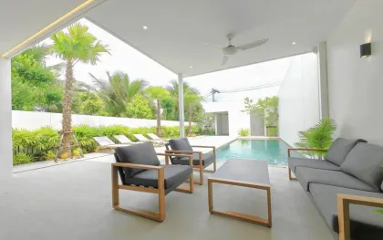 Moderna villa adosada de 3 habitaciones con piscina en alquiler en Thalang