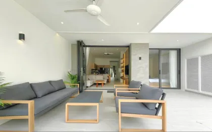 Moderna villa adosada de 3 habitaciones con piscina en alquiler en Thalang