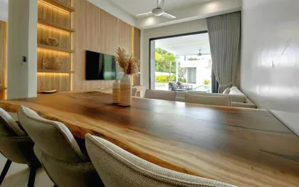 Moderna villa adosada de 3 habitaciones con piscina en alquiler en Thalang