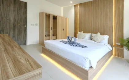 Moderna villa adosada de 3 habitaciones con piscina en alquiler en Thalang