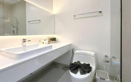 Moderna villa adosada de 3 habitaciones con piscina en alquiler en Thalang