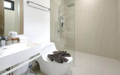 Moderna villa adosada de 3 habitaciones con piscina en alquiler en Thalang