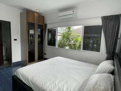 Casa de 2 habitaciones y 2 baños en renta en Fitness Street, Phuket Town
