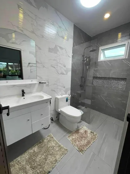 Casa de 2 habitaciones y 2 baños en renta en Fitness Street, Phuket Town