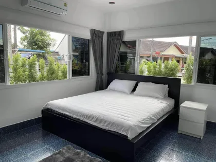 Casa de 2 habitaciones y 2 baños en renta en Fitness Street, Phuket Town