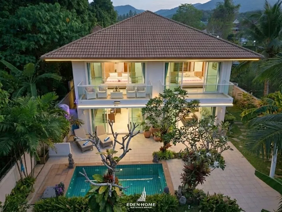 Exclusiva villa moderna con piscina de 3 dormitorios en Chalong