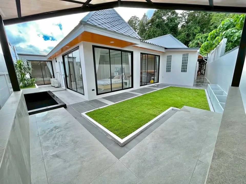 Villa blanche minimaliste de luxe avec piscine à Pa Klok, Phuket