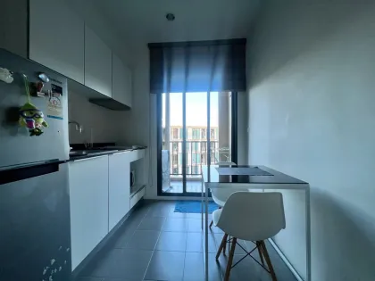Кондо в аренду в The Base Uptown Phuket с видом на бассейн