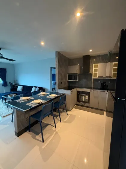Простаприятная 2-комнатная квартира с 2 ванными в Kathu Golf View Condominium