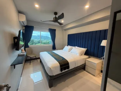 Простаприятная 2-комнатная квартира с 2 ванными в Kathu Golf View Condominium