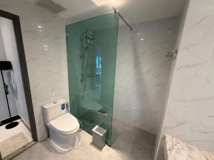 Простаприятная 2-комнатная квартира с 2 ванными в Kathu Golf View Condominium