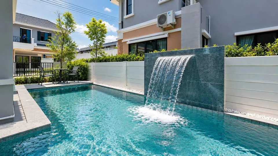 Villa 2 Étages avec Piscine 4 Chambres à Louer à Crown Estate, Patong