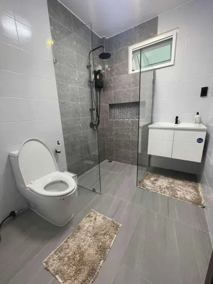 Moderne 2-Zimmer, 2-Bad-Wohnung in Fitness Street, Chalong zur Miete