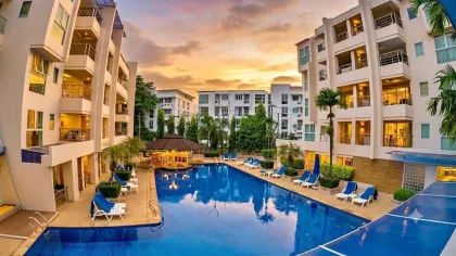 2-комнатная квартира с видом на бассейн в Patong Harbor View