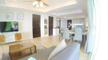 2-комнатная квартира с видом на бассейн в Patong Harbor View