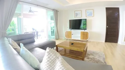 2-комнатная квартира с видом на бассейн в Patong Harbor View