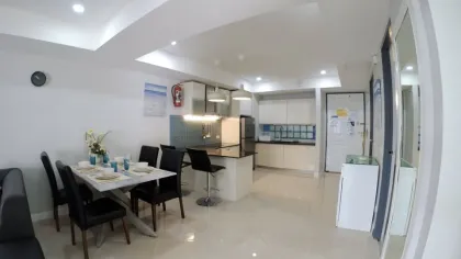 2-комнатная квартира с видом на бассейн в Patong Harbor View