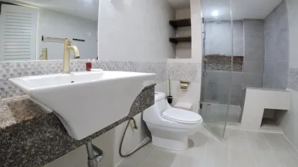 2-комнатная квартира с видом на бассейн в Patong Harbor View