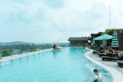 Impresionante condominio de 1 dormitorio con vista al mar en Rawai
