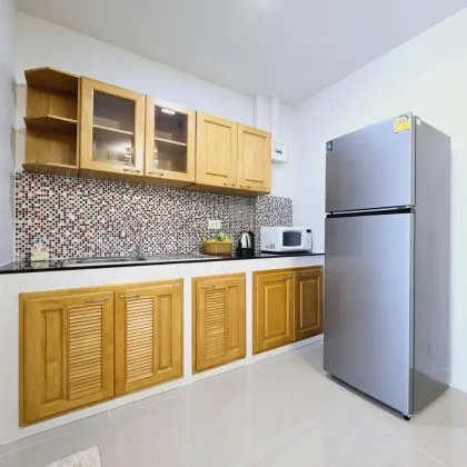 Acogedor condominio de 1 dormitorio con vista a la montaña en Chalong