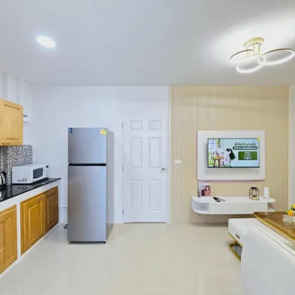 Acogedor condominio de 1 dormitorio con vista a la montaña en Chalong