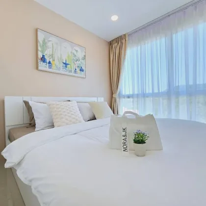 Acogedor condominio de 1 dormitorio con vista a la montaña en Chalong