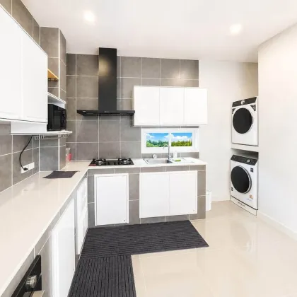 Neue private Poolvilla mit Büro zur Miete in Rawai