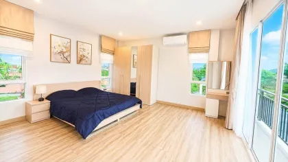Neue private Poolvilla mit Büro zur Miete in Rawai