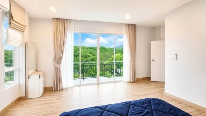 Neue private Poolvilla mit Büro zur Miete in Rawai