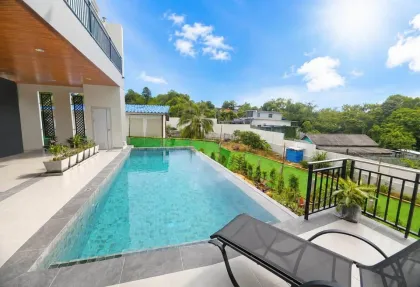 Neue private Poolvilla mit Büro zur Miete in Rawai