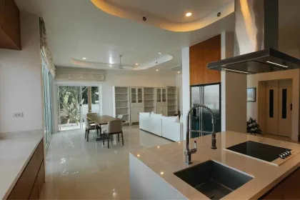 Вилла с 5 спальнями и бассейном в аренду в Baan Chalong Residence