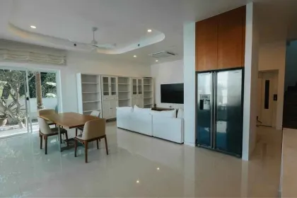 Вилла с 5 спальнями и бассейном в аренду в Baan Chalong Residence