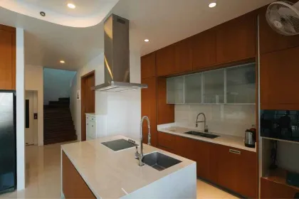 Вилла с 5 спальнями и бассейном в аренду в Baan Chalong Residence