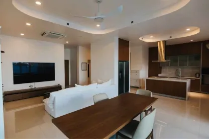 Вилла с 5 спальнями и бассейном в аренду в Baan Chalong Residence
