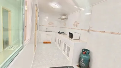 Vollständig renoviertes 3-Zimmer-Reihenhaus zur Miete in Ratsada