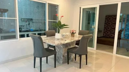 Villa de 3 dormitorios y 2 baños en alquiler en Supalai Palm Springs, Chalong