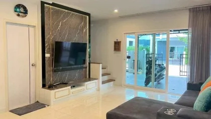 Villa de 3 dormitorios y 2 baños en alquiler en Supalai Palm Springs, Chalong