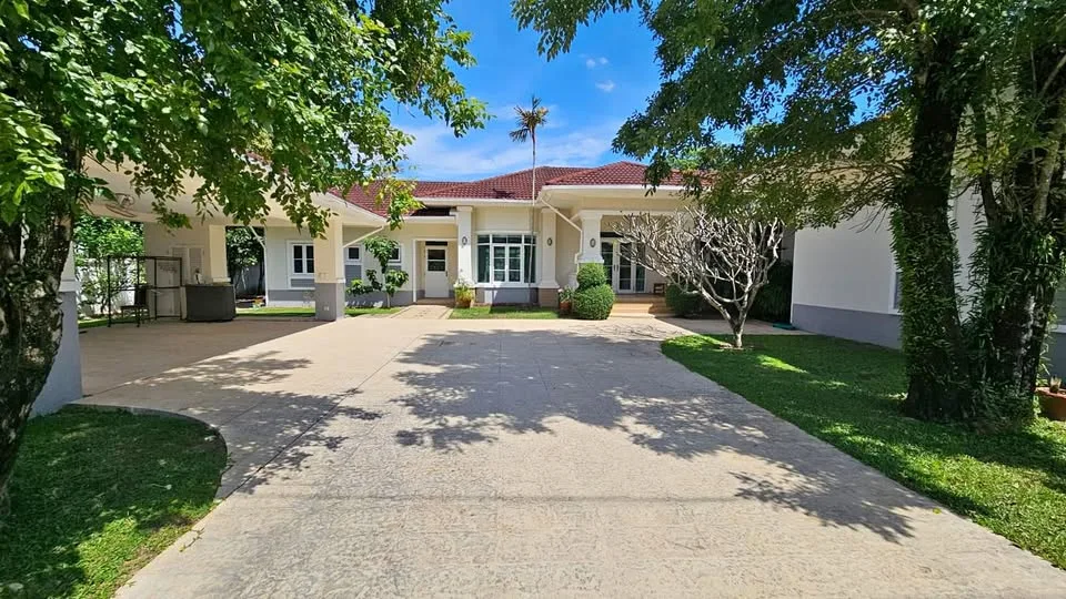 Новая отремонтированная вилла с бассейном в Land and Houses Park, Чалонг