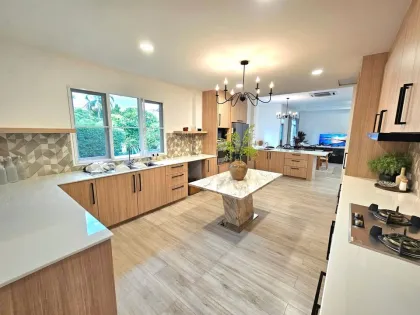Neu renovierte Privatpool-Villa im Land and Houses Park, Chalong