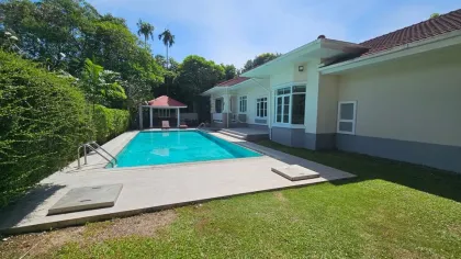 Neu renovierte Privatpool-Villa im Land and Houses Park, Chalong