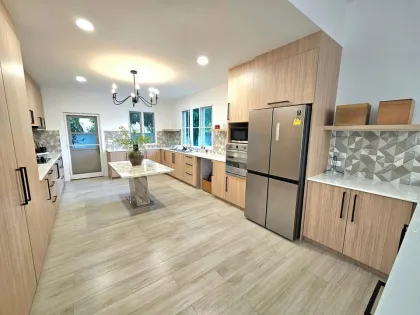 Neu renovierte Privatpool-Villa im Land and Houses Park, Chalong