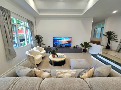 Neu renovierte Privatpool-Villa im Land and Houses Park, Chalong