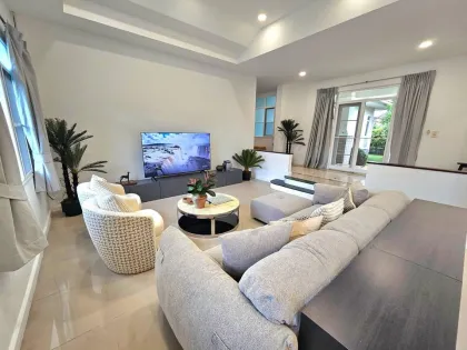 Neu renovierte Privatpool-Villa im Land and Houses Park, Chalong